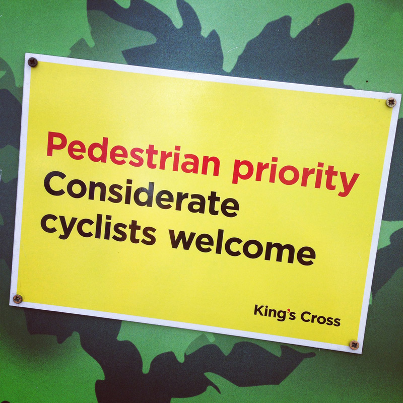 lontoo-considerate-cyclist